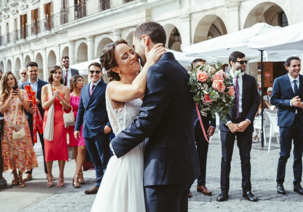 Reportaje de boda civil en el ayuntamiento de Vitoria