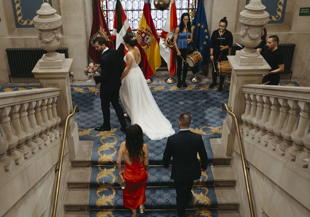 Reportaje de boda civil en el ayuntamiento de Vitoria