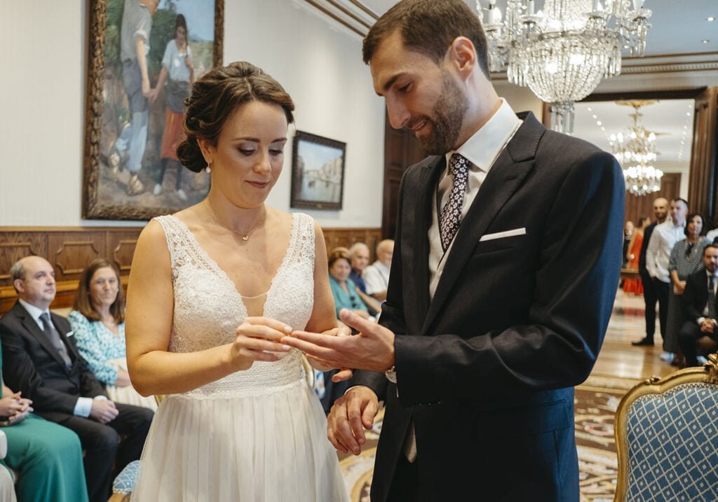 Reportaje de boda civil en el ayuntamiento de Vitoria