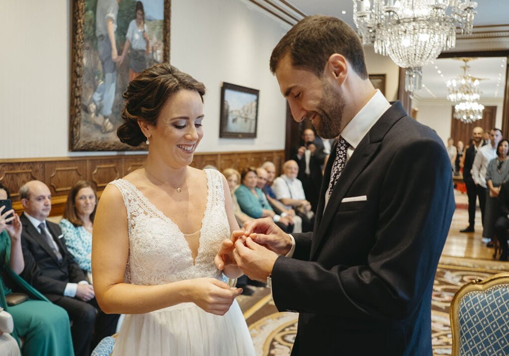 Reportaje de boda civil en el ayuntamiento de Vitoria