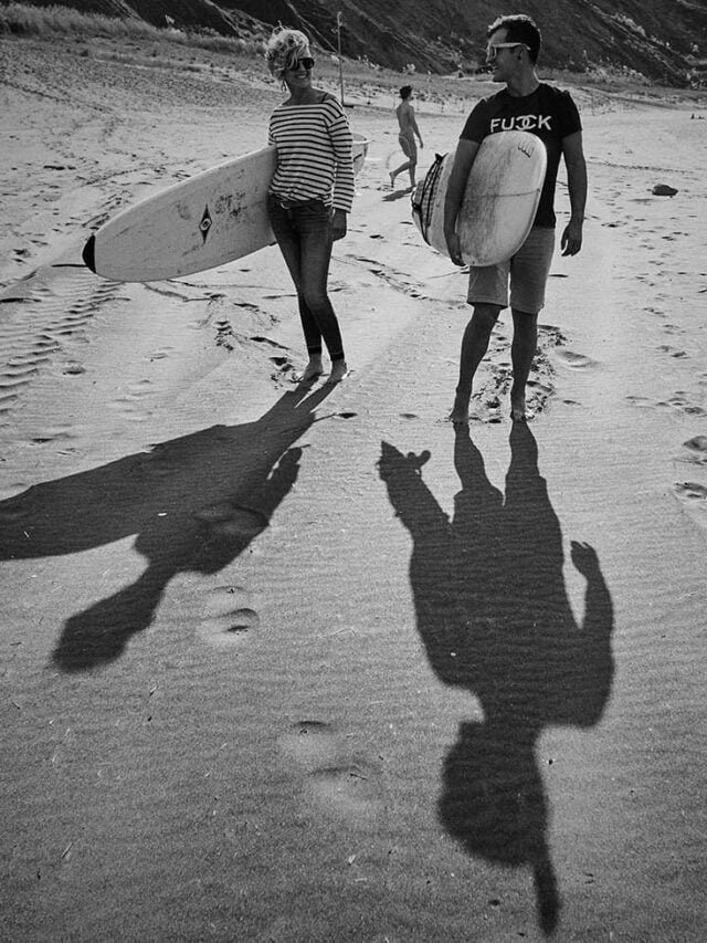 Sesión fotográfica romántica en Sopelana: El arte del Blanco y Negro