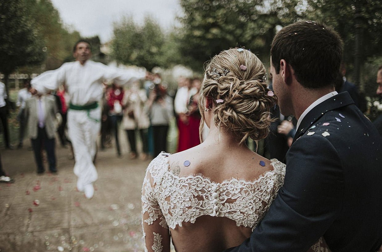 baile de Aurresku en la salida de una boda