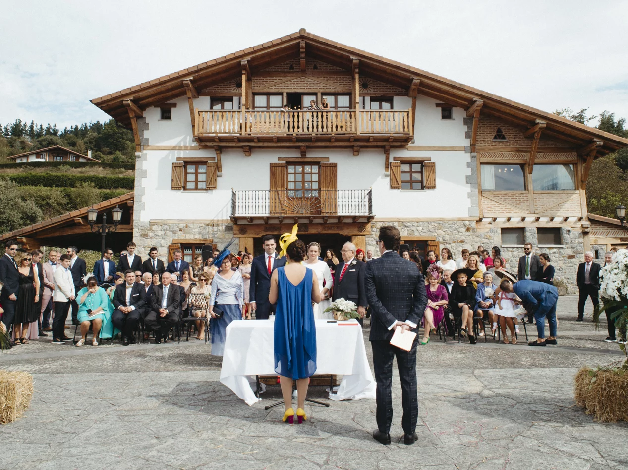 Inmortalizando Amor: El Encanto de una Boda en Restaurante Garena, Bizkaia