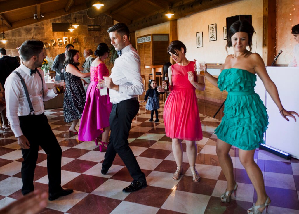 Fotografía de boda en Villarcayo: Iglesia de San Roque y Restaurante Plati.