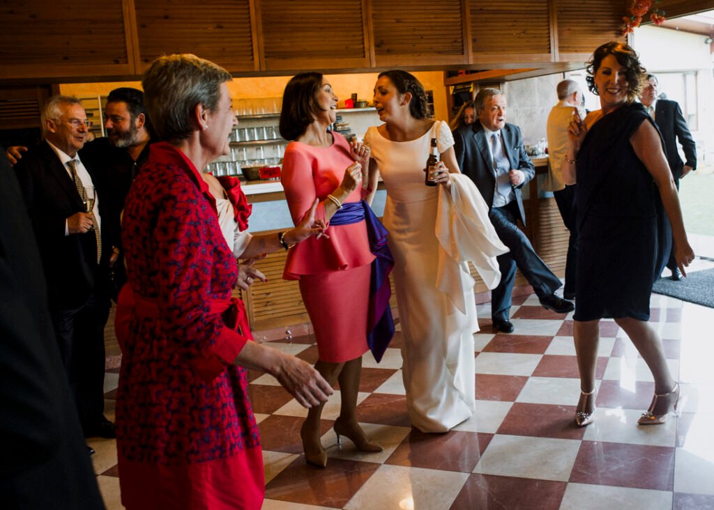 Fotografía de boda en Villarcayo: Iglesia de San Roque y Restaurante Plati.