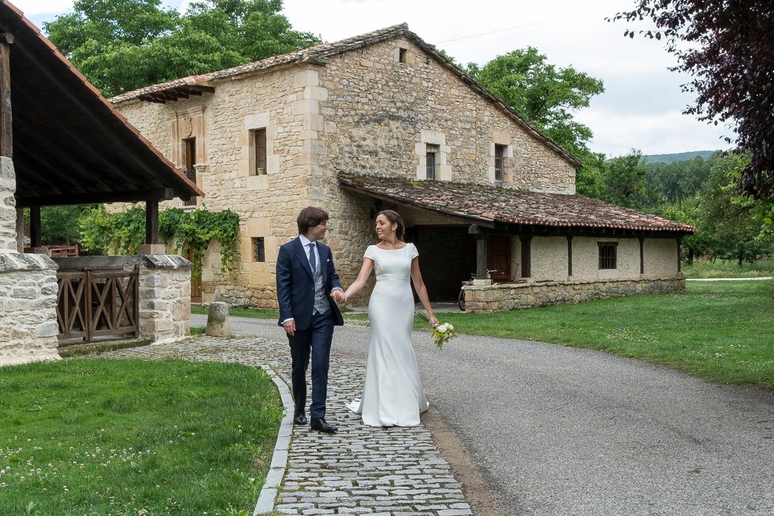 Fotografía de boda en Villarcayo: Iglesia de San Roque y Restaurante Plati.