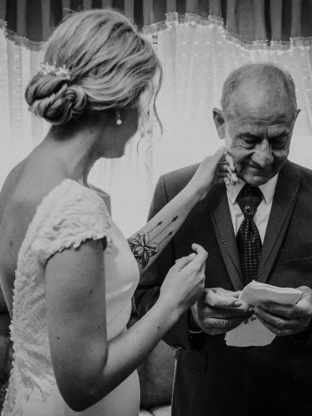 ceremonia pequeña y emotiva en Bizkaia con fotografía natural de boda