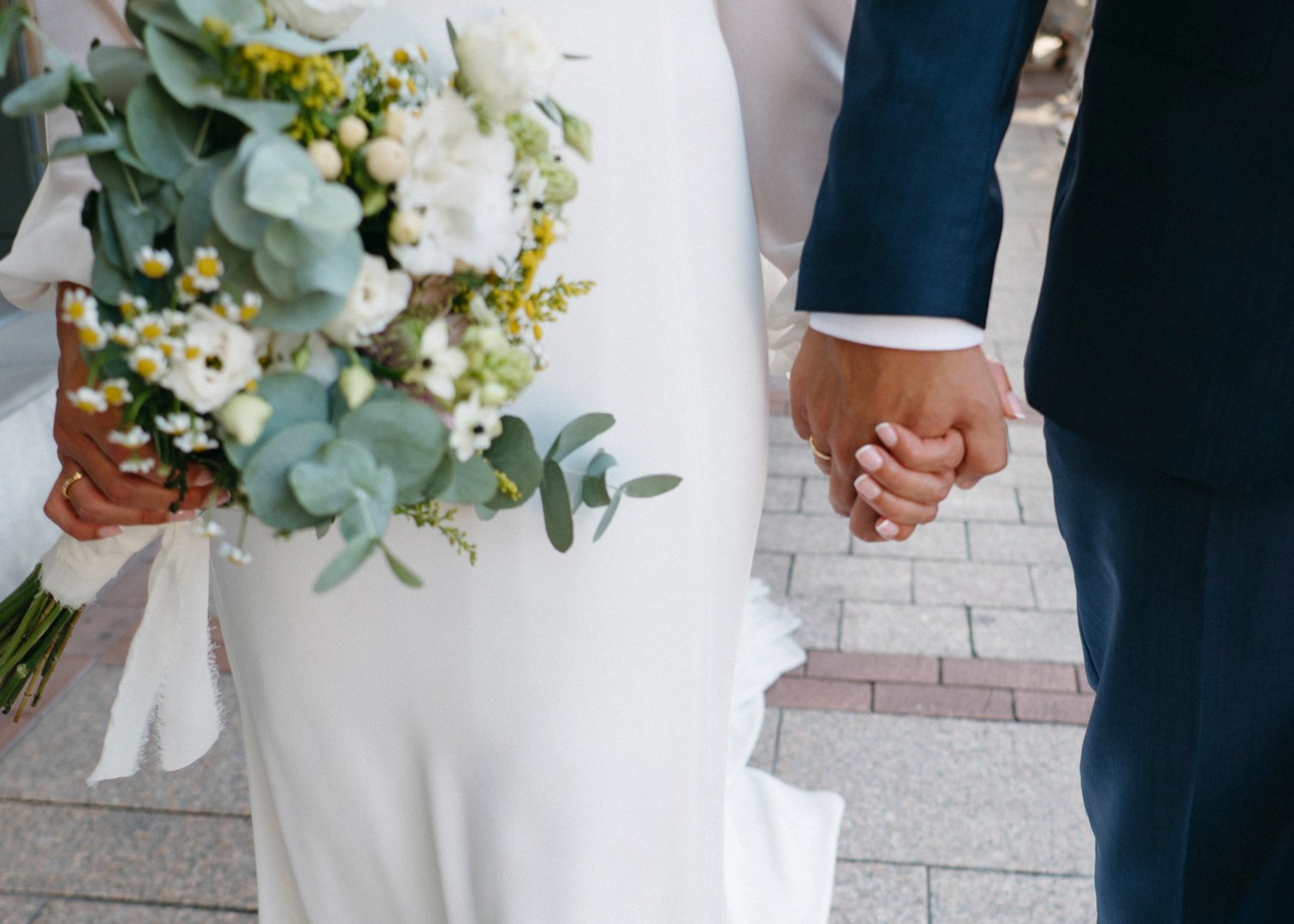 Fotografía de la celebración de boda en el Hotel The Artist Bilbao, con decoración moderna y ambiente festivo.