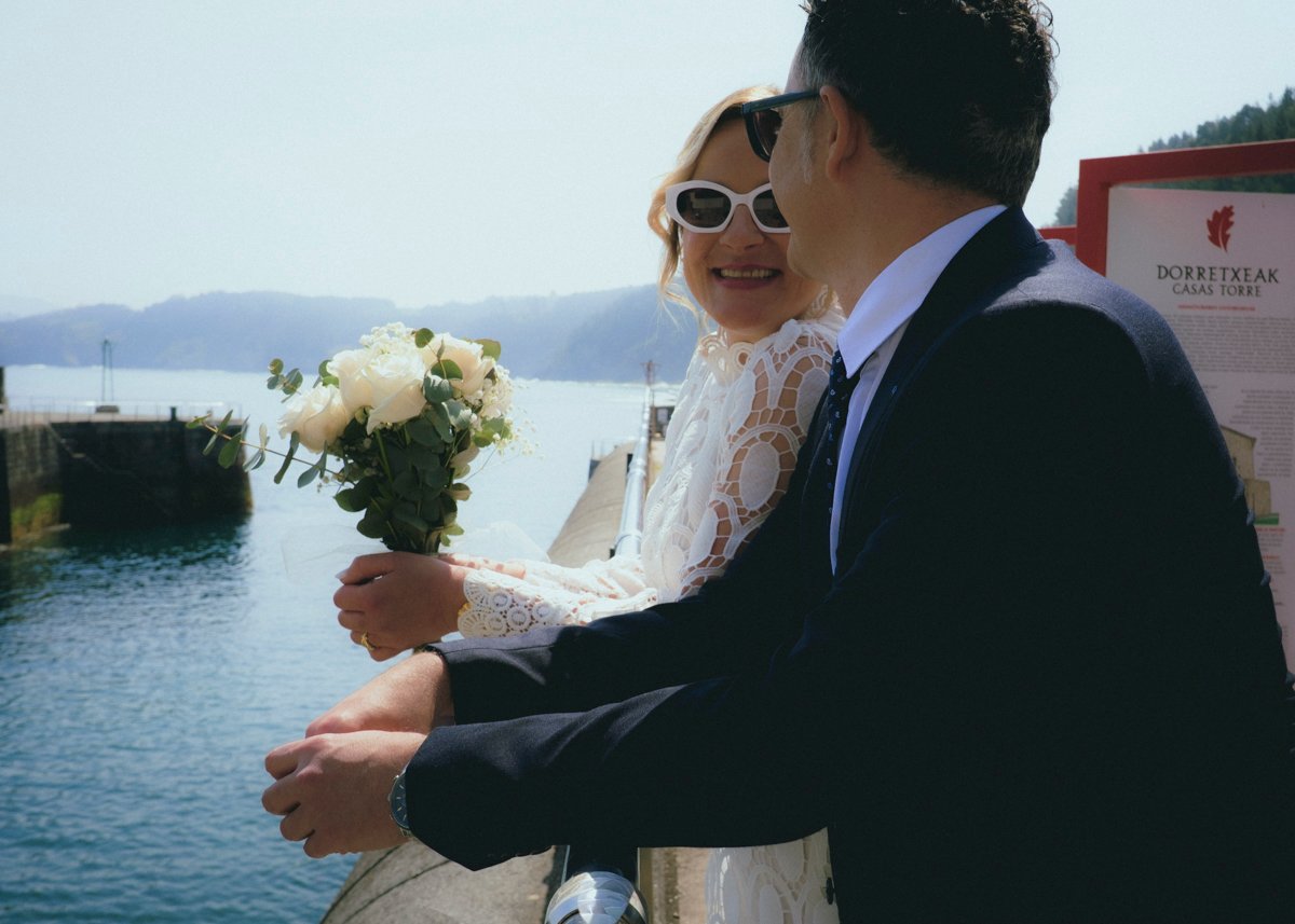 Fotógrafo bodas íntimas Bilbao | Boda en Ibarrangelu y Elantxobe Luis Mejias Fotografia