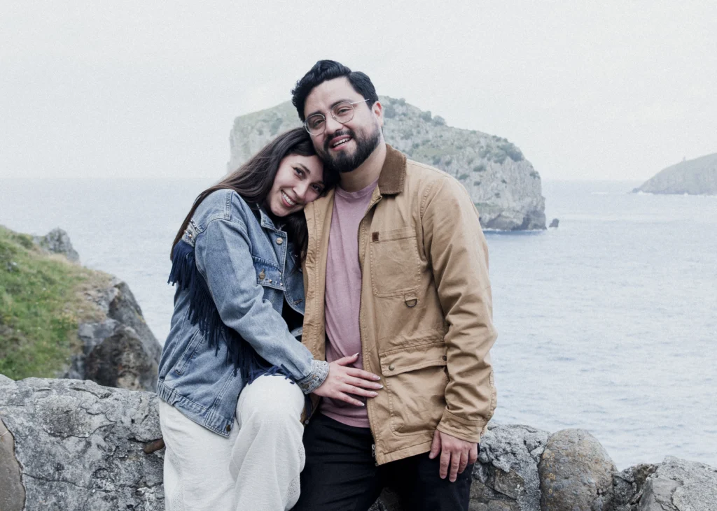 Pedida de mano en San Juan de Gaztelugatxe | Fotógrafo en Bilbao 15 Pedida de mano en San Juan de Gaztelugatxe: una historia de amor que llegó desde Chile